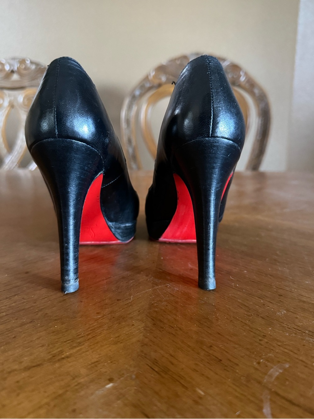 CHRISTIAN LOUBOUTIN Black Leather Red Sole Pumps • EU 38